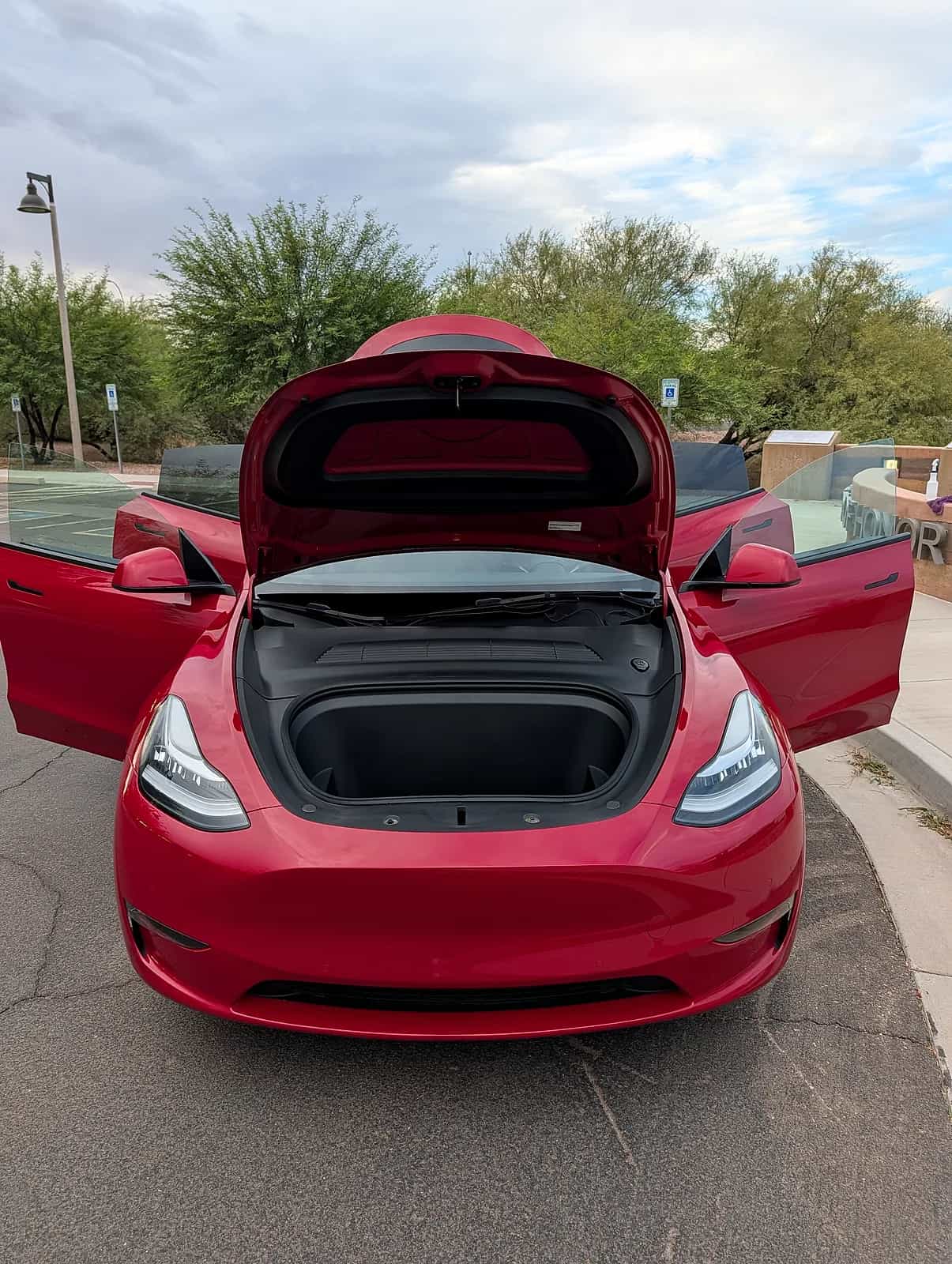 2022 Tesla Model Y - Photo 3