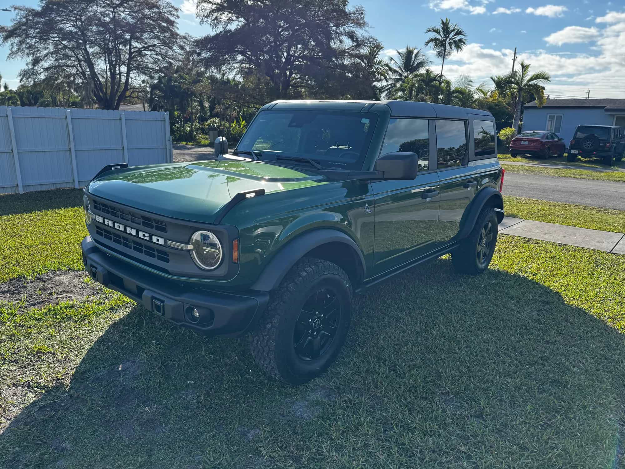 2024 Ford Bronco - Photo 2