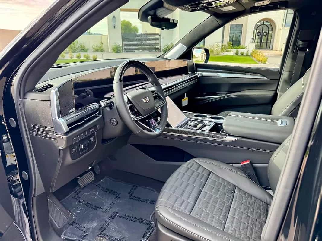 2025 Cadillac Escalade-V - Photo 2