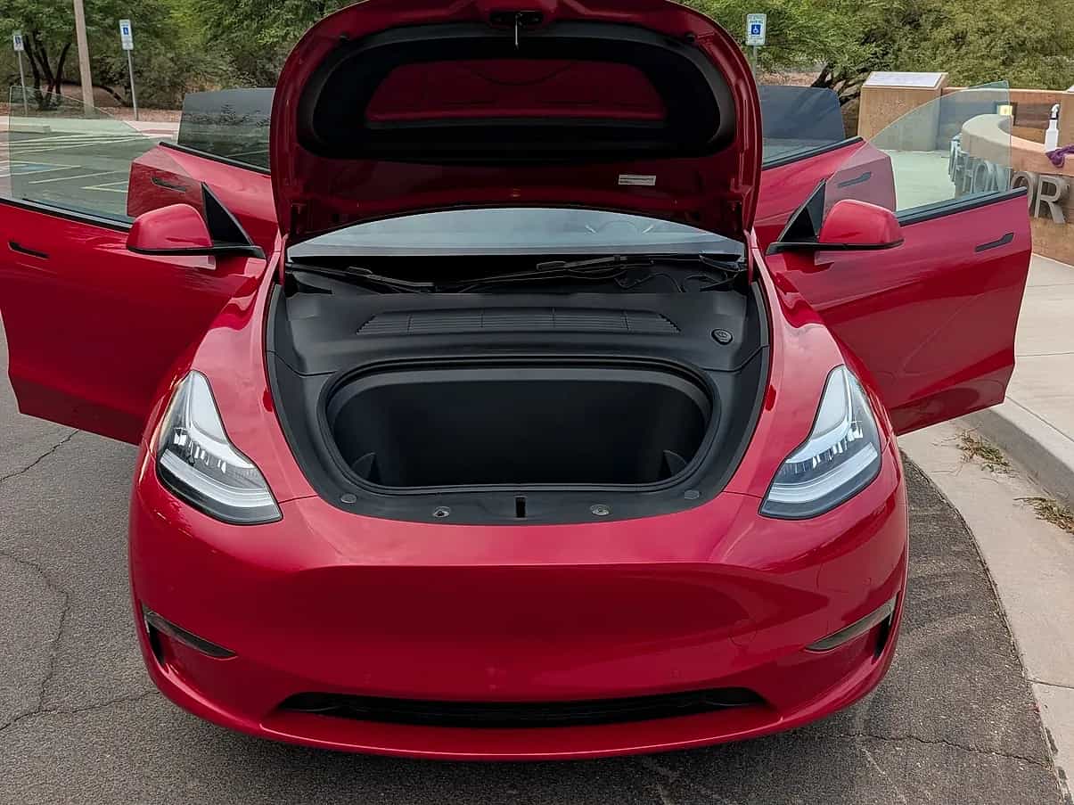 2022 Tesla Model Y - Photo 3