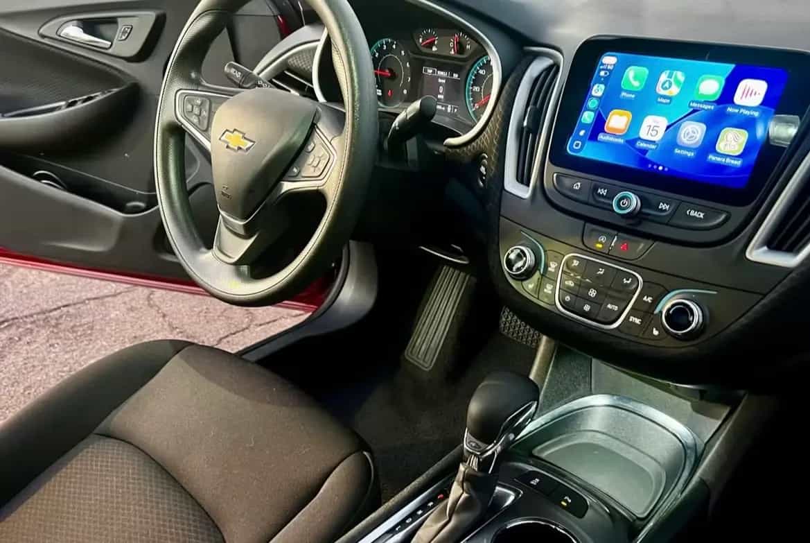 2024 Chevrolet Malibu - Photo 2