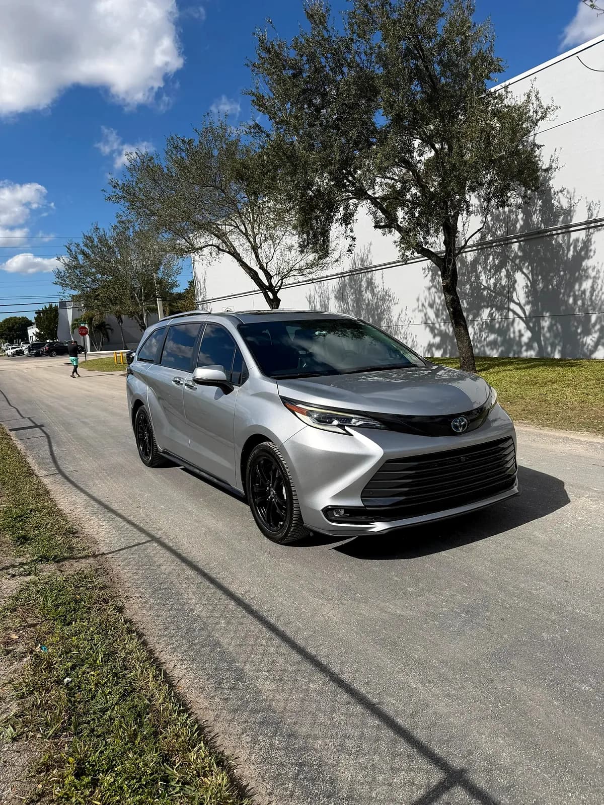 2022 Toyota Sienna for rent - $90/day