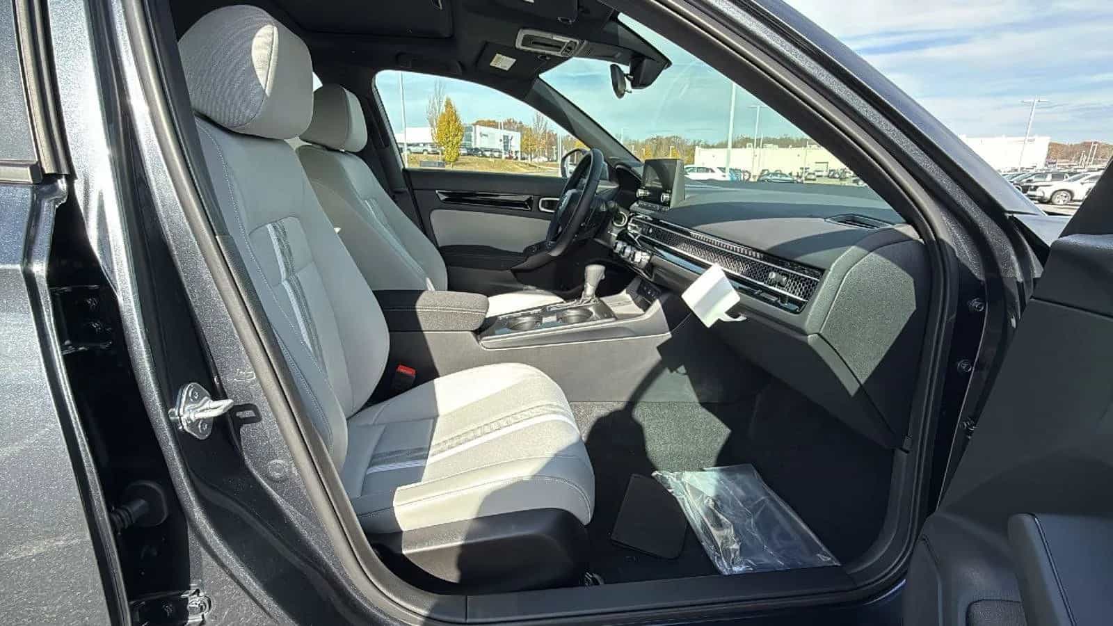 2025 Honda Civic - Photo 3