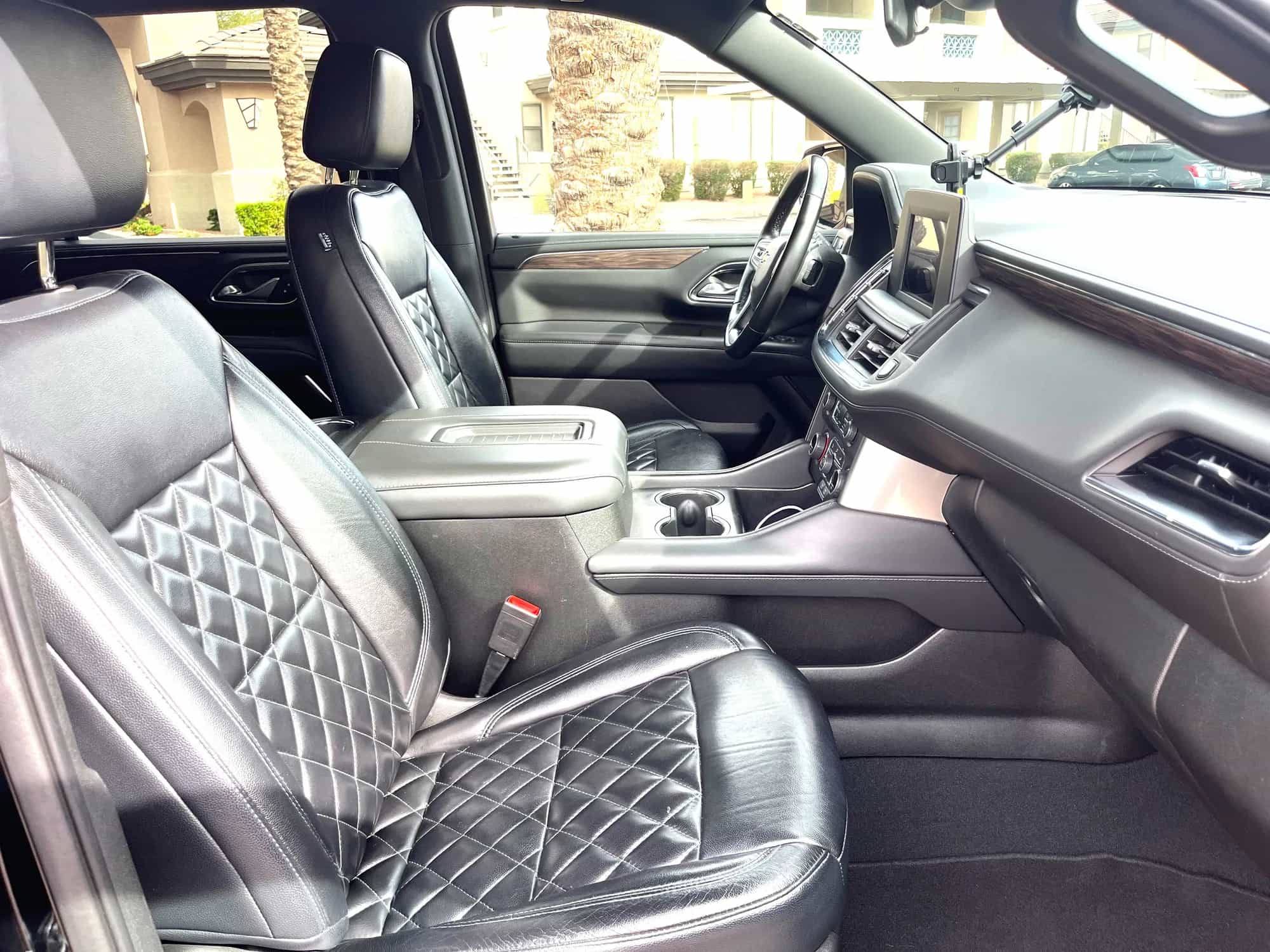2023 Chevrolet Suburban - Photo 3