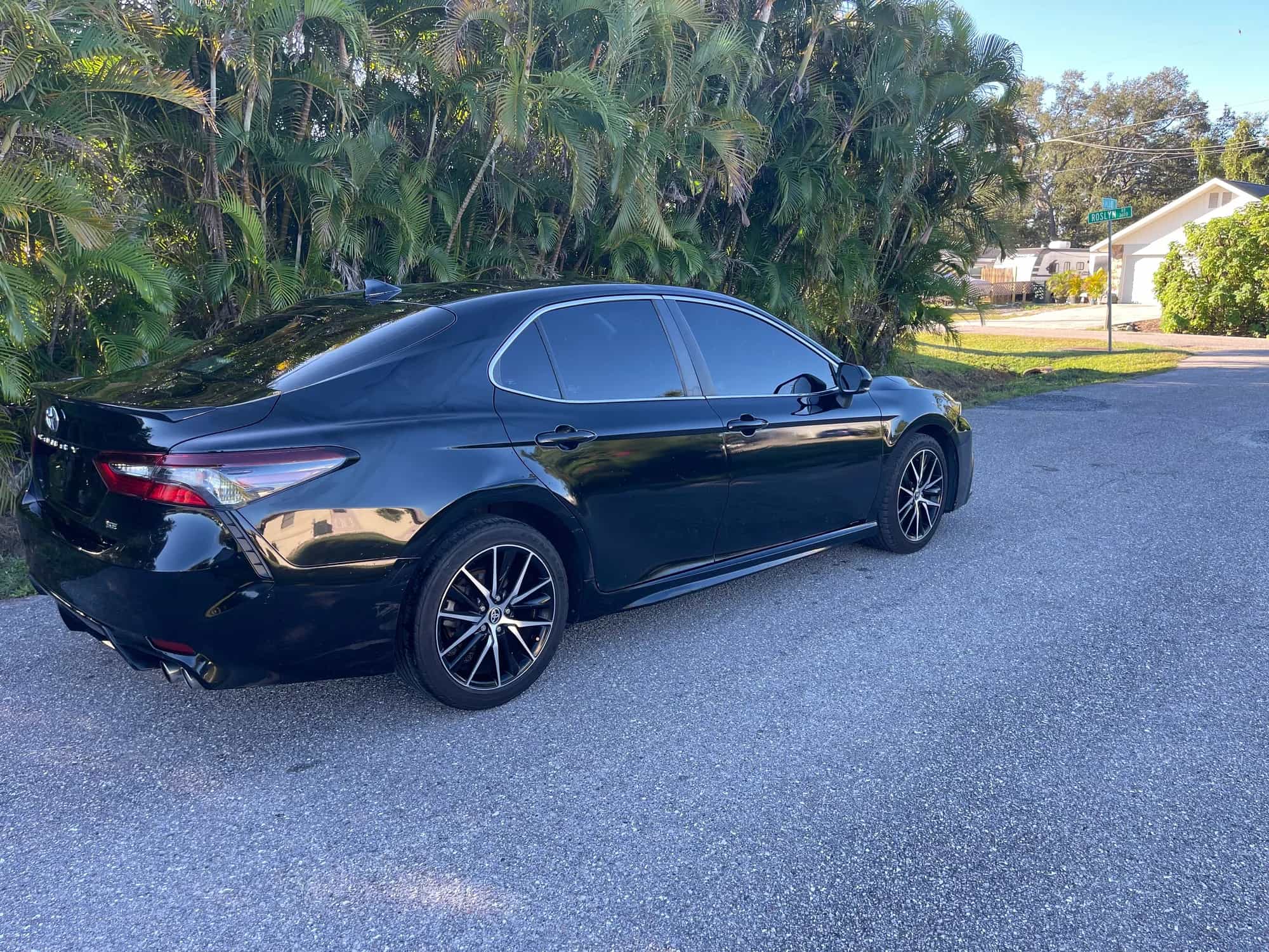 2023 Toyota Camry - Photo 2