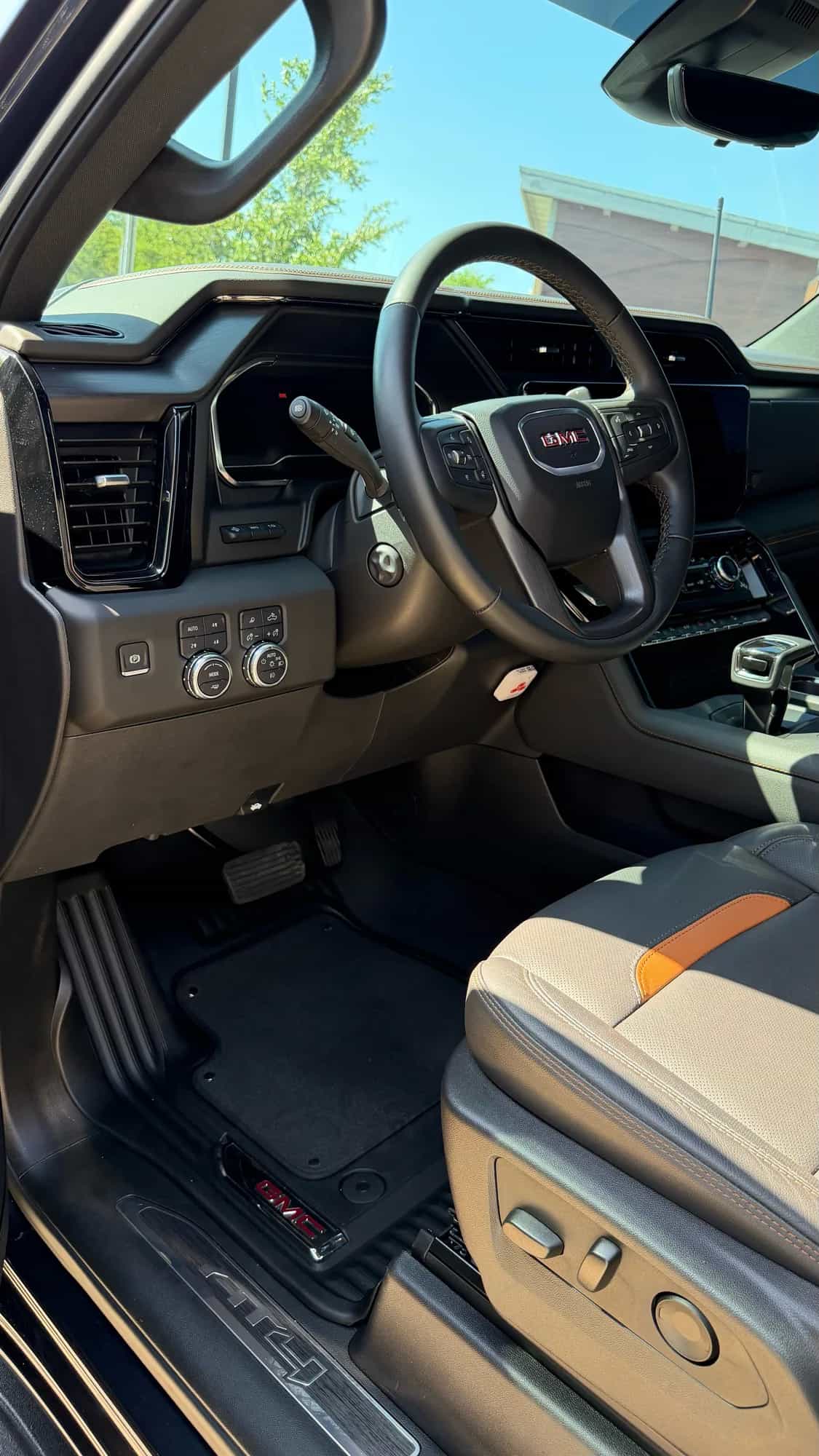 2025 GMC Sierra - Photo 4